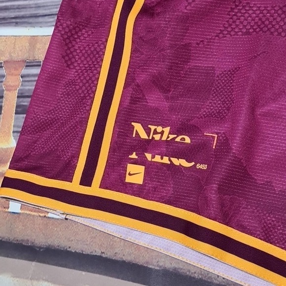 Nike Purple Gold Shorts Size Large NWT - Picture 3 of 10